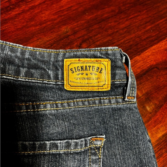 Levi’s Signature Low Rise Boot Cut Jeans. Size 10R - Picture 3 of 8